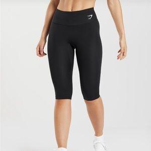 worn once!! too small on me i’m curvy